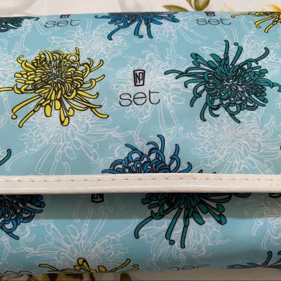 Travel Bag Foldable Makeup Toiletries Clutch - Picture 10 of 10